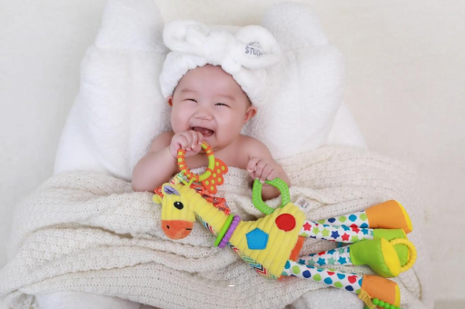 永安宝宝咬手指甲